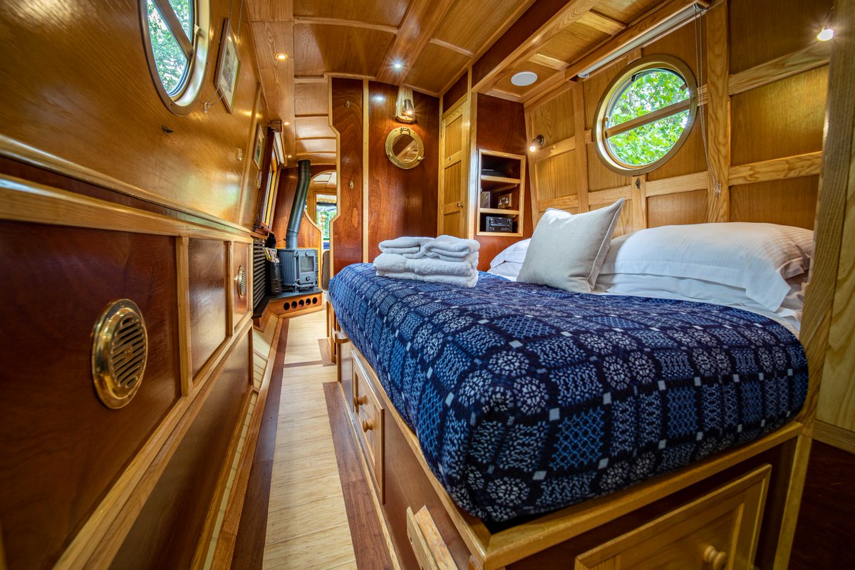 We have a range of different comfy sleeping arrangement on our boats, some can be moved during the day to give you more space, others give you your own private cabin. Which would you choose? 🛏️💤 #luxurycanalboat #canalboatbuild canalboatholidays