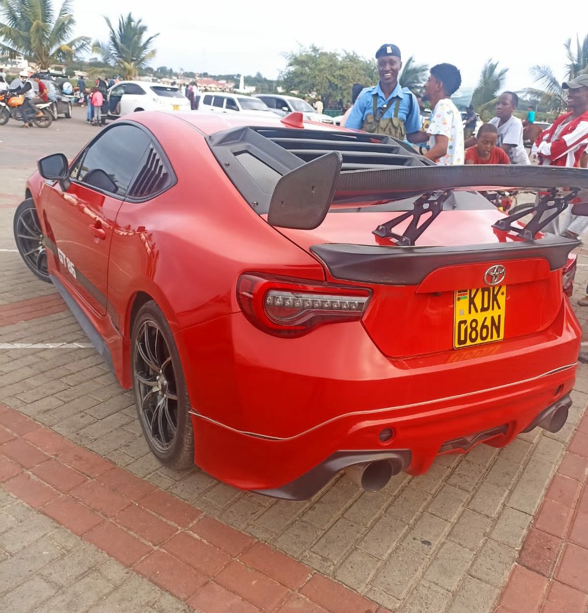 gari_za_kenya_'s tweet image. The Toyota gt86 was made to commemorate the corolla ae86 trueno
Gt86.           Or.        Ae86 trueno