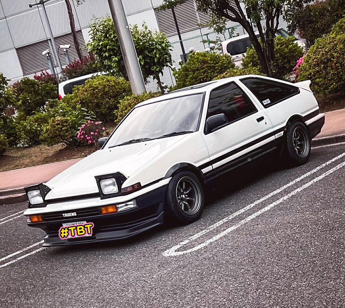 gari_za_kenya_'s tweet image. The Toyota gt86 was made to commemorate the corolla ae86 trueno
Gt86.           Or.        Ae86 trueno