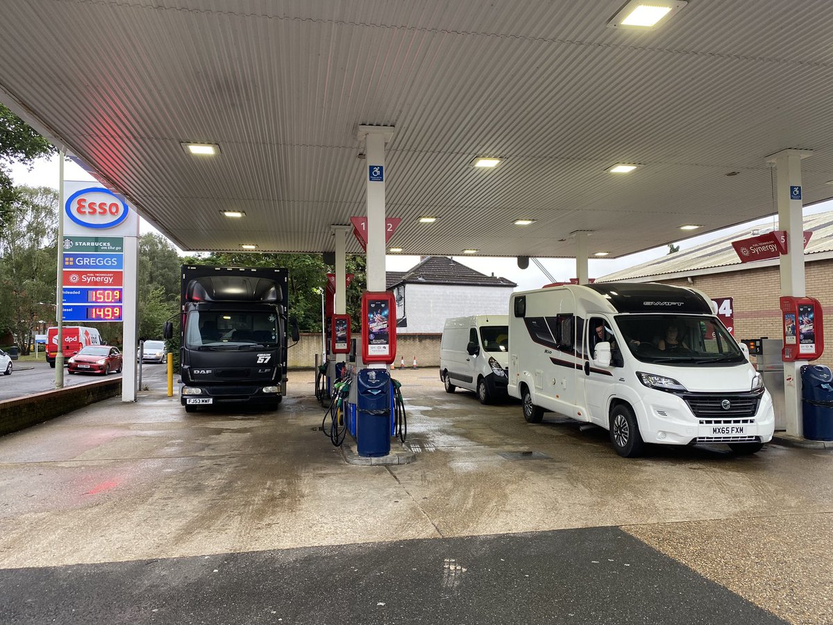 MaxMonkeyWG's tweet photo. Morning 👋🏼 A nice early #truckfuelfridayphotoonthursday for our trip to @Croft_Circuit for the next rounds of the @UKLegends Elite Cup, supporting @BTCC 🏁🖤🧡
#ElectricCenterBracknell #ForTim #ForTimForLife #UKLegend57 #WillGibson #Team57 #RacingIsLife #TheElsons #LegendsCars https://t.co/3BlyrBhfbQ