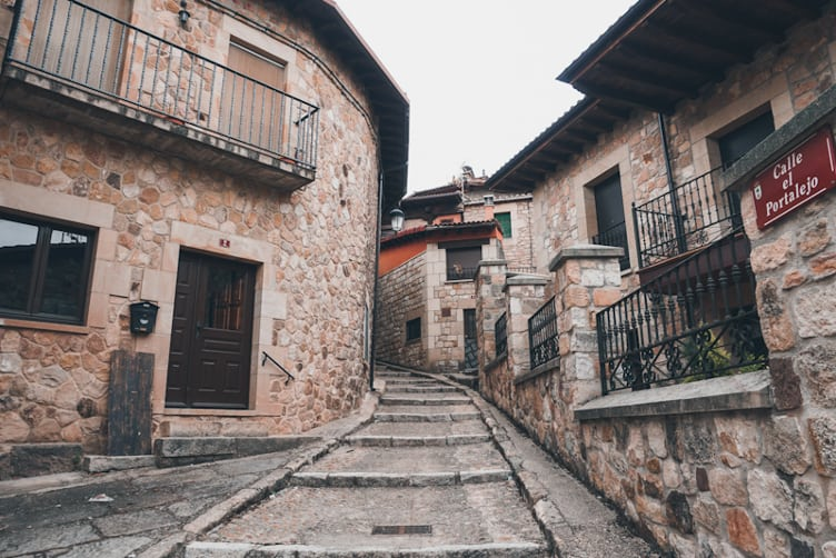 Hoy desde uno de los principales portales inmobiliarios para franceses que desean invertir en España, recomiendan los 111 pueblos de la red para desarrollar nuevos negocios. La asociación existe en Francia desde 1982, y son conocedores de su potencial turístico y económico.