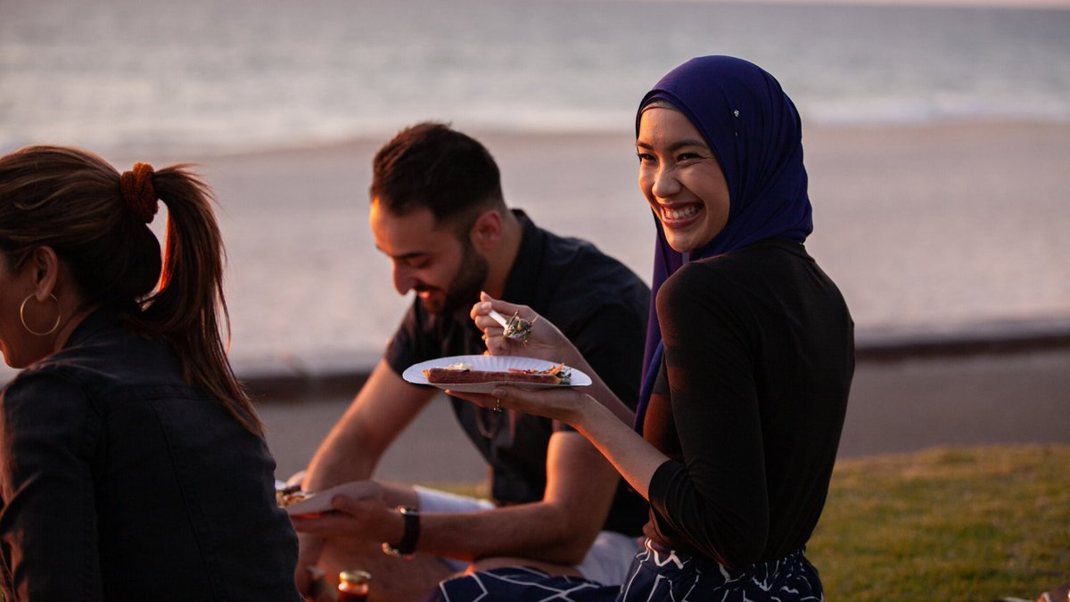 onlinehyphen's tweet photo. Whether your hamper is stuffed with kebabs or cucumber sandwiches, #alfresco eating is a time-honoured pleasure across all cultures
Read @shahnazahsan's food column👉🏼https://t.co/FnjlAgvQqa
#hyphen #summereating #food https://t.co/hTQFq5V8Fj