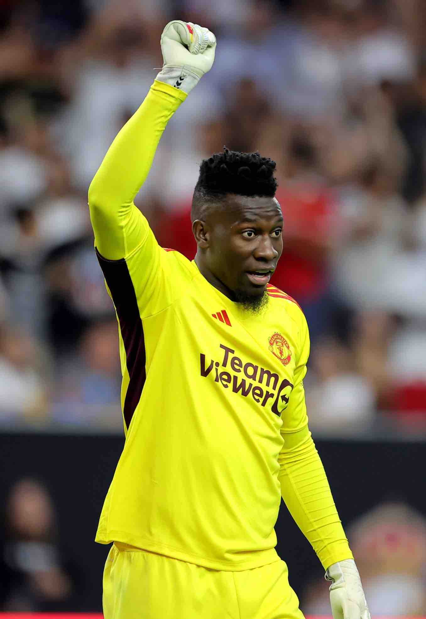 Man u yellow shop kit