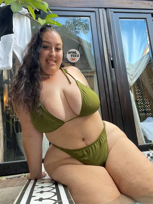 Can you tell my nipples are pierced? https://t.co/aIwShmM7hm