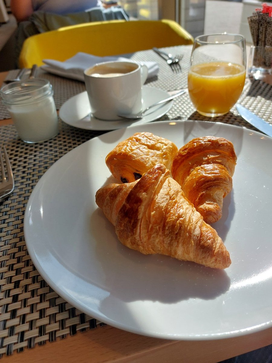 DavidLouisII's tweet photo. Leaving the room today. But first, breakfast (@ Sofitel Warsaw Victoria - @sofitelnews in Warszawa, mazowieckie) https://t.co/97ADuLGUoZ https://t.co/5fSf6VodeI