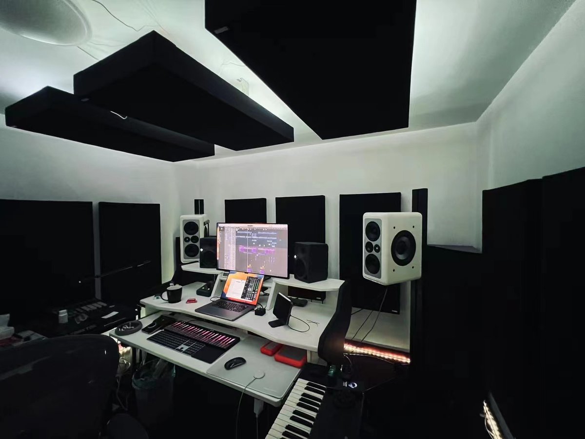 Famous raper Young Jack became the first user of the Barefoot MicroMain26 special color customized version in China - provided by Osc Audio! #microMain26
<a href="/BarefootSound/">Barefoot Sound</a>