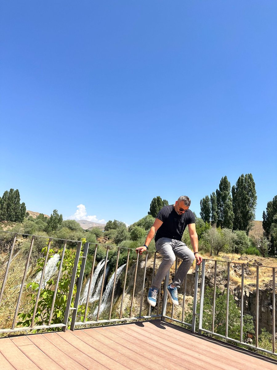 yasar_papaker's tweet photo. Kendinizi bırakın ve bir şelale gibi akın gidin.🙂 https://t.co/rBnZjZmmD4