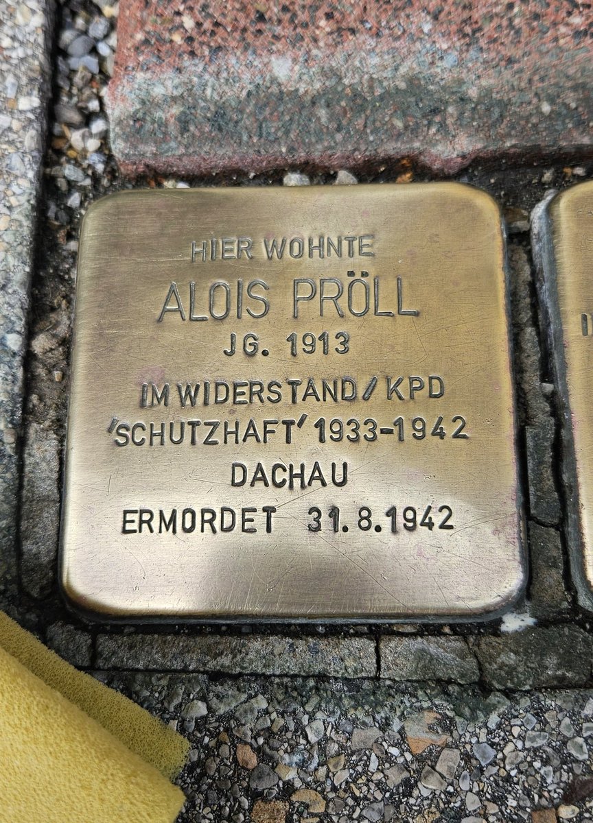 Kommunist Alois Pröll aus #Augsburg engagierte sich für die KPD & die @RoteHilfeeV. Ab April 1933 wurde er in #Dachau schwer gefoltert. Im Winter oft bei Bewusstlosigkeit mit kaltem Wasser übergossen. Seine Mutter erkannte ihn kaum wieder. Mit 29 starb er an den Folgen. #Antifa