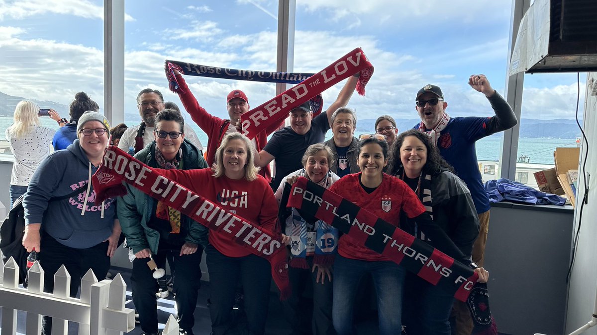 Rose City Riveters in Wellington 🌹 
 #BAONPDX  #RCTID #FIFAWWC #USA #USANED