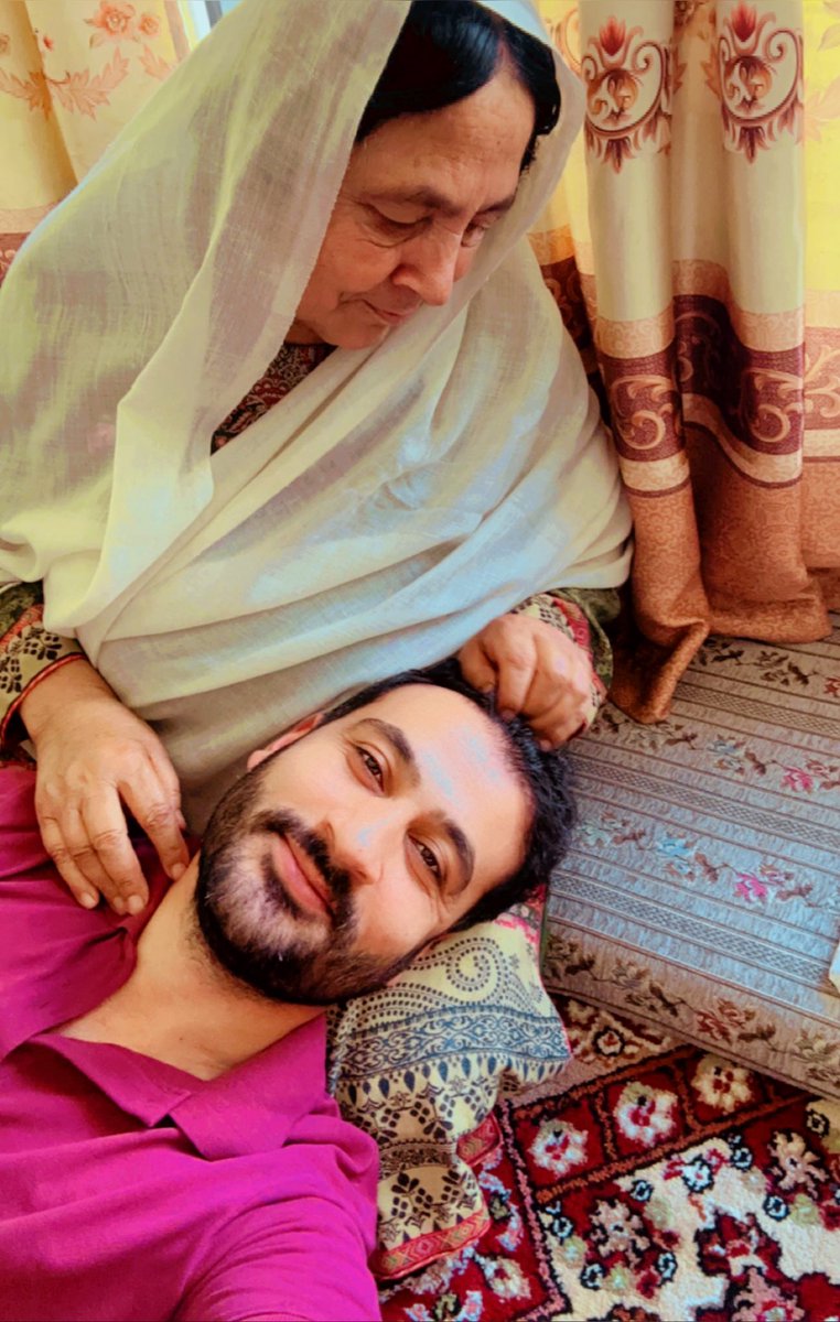 alymujeeb's tweet photo. "Wrapped in a Mother's Love, where worries melt away and hearts find solace. 💞✨ #MomentsOfComfort #UnbreakableBond #LoveBeyondWords" https://t.co/A58NS9Qdsl