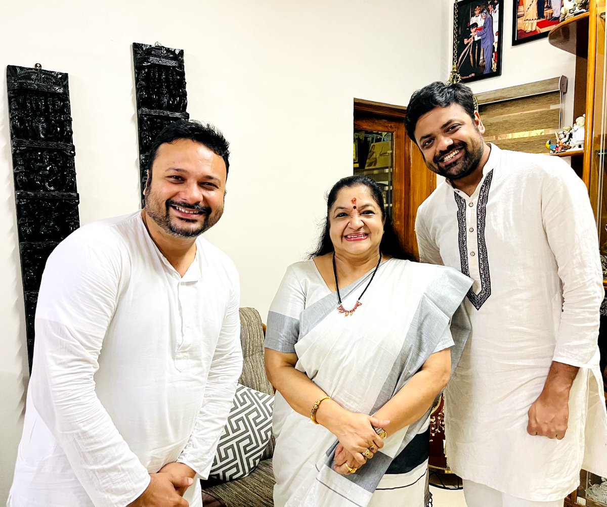 SandSspeaks's tweet photo. Sending warm birthday wishes to the exceptional K. S. Chithra. We are so very happy and honoured to have collaborated with her. May her divine voice continue to grace our lives with timeless melodies.

#kschithra #sourendrosoumyojit #sands #kschitra #musicians #birthdaywishes https://t.co/zDwxIDaPuH