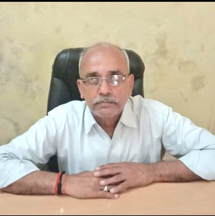 didi_jii876's tweet photo. बचपन का पहला दोस्त दादा होते हैं🥺🦋
Miss you dadu....😭
#dadaji
#rip
#missualways
#Skmishra🦋❤️ https://t.co/WIKNnj6vw0
