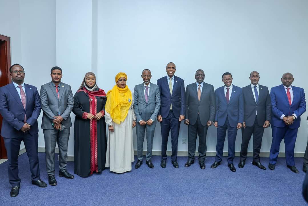 Honoured and proud to participate the bilateral engagement with H.E #HamzaAbdiBarre Prime Minister #FGS🇸🇴 &amp; Dr. William Ruto President #Kenya🇰🇪 in the discussion of areas of collaboration &amp; cooperation at both countries &amp; regional level.
#AfricaHumanCapital #WB
#InvestInPeople