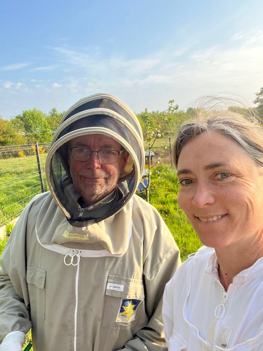 apirun10's tweet photo. @francetv a choisi notre miellerie pour y tourner des scènes dédiées à l’apiculture pour sa série #deter 
Nous sommes ravis de les accueillir et conseiller à #liffre pour le tournage fin août 
@villeliffre @ouestfrance35 @LoigCG https://t.co/pMqZzovuwp