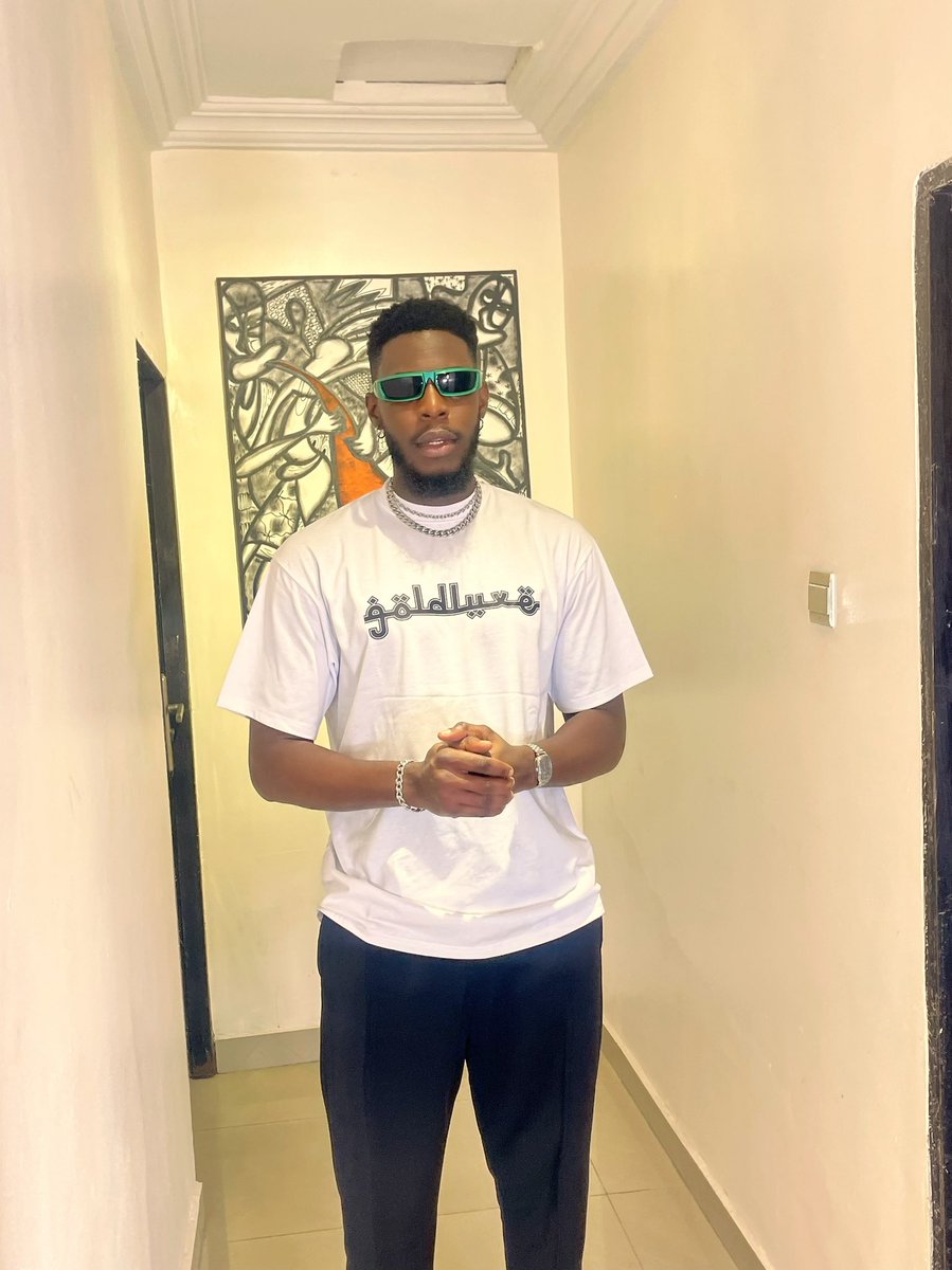 soma_apex's tweet photo. Presido wey Dey try.. presido wey sabi, good looking, talented, Hardworking, loving and caring, with nice singing prowess, amazing acting skills, he con sabi dance, ah ah, Presido Ma’pami na 🎯🎯🎯🎯🎯🎯
#somaapex #somageng #Bbnaija #BBNaijaAllStar https://t.co/rd58BvJYTw
