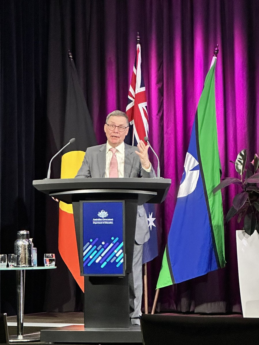 Talking regulation, reviews and reforms: @Hallam_VC shares UK experiences with Australian government officials as they grapple with a fundamental HE policy review through the Accord Process, with thanks to @IRUAustralia @AusGovEducation
