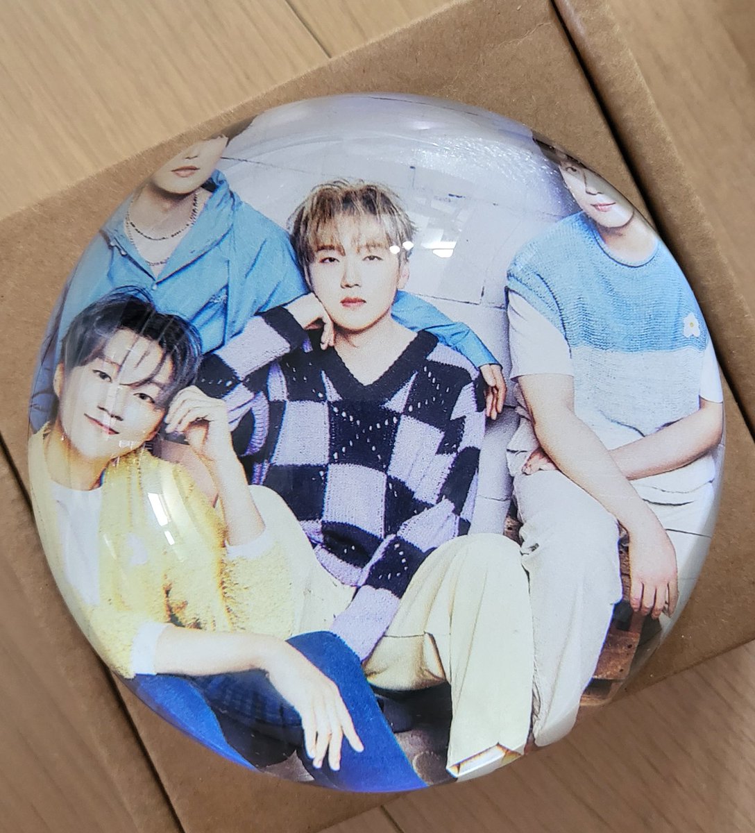 makelove44's tweet image. 포레스텔라 자급자족 굿즈 
-반구 문진
위에서 바로 보니 
우리미랑 첫째 형님이 잘려서 보인다😢
반구라서 바깥 부분에
왜곡이 있을거라 했지만..윽
배경을 더 넓게 설정해야 할듯
비스듬하게 옆에서 보면 
보이기는 하는데ㅜㅠ
좀 아쉽. .🥺