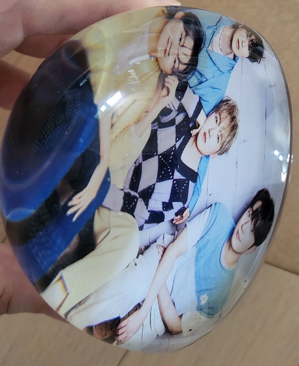 makelove44's tweet image. 포레스텔라 자급자족 굿즈 
-반구 문진
위에서 바로 보니 
우리미랑 첫째 형님이 잘려서 보인다😢
반구라서 바깥 부분에
왜곡이 있을거라 했지만..윽
배경을 더 넓게 설정해야 할듯
비스듬하게 옆에서 보면 
보이기는 하는데ㅜㅠ
좀 아쉽. .🥺