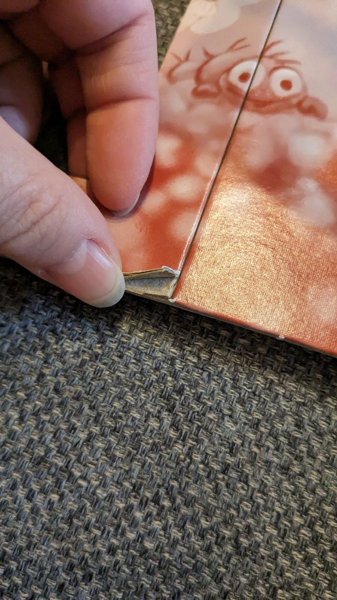 B_Hofferbert's tweet photo. Eingerissener Karton und Spielbrett, mehrere fehlende Teile bei einem Brettspiel. 

So definiert also @amazonDE in seinen #WareHouseDeals den Zustand "Gebraucht: Wie neu". Sagen wir mal... zumindest sehr kreativ :-/ https://t.co/RWtz3Aqx0f