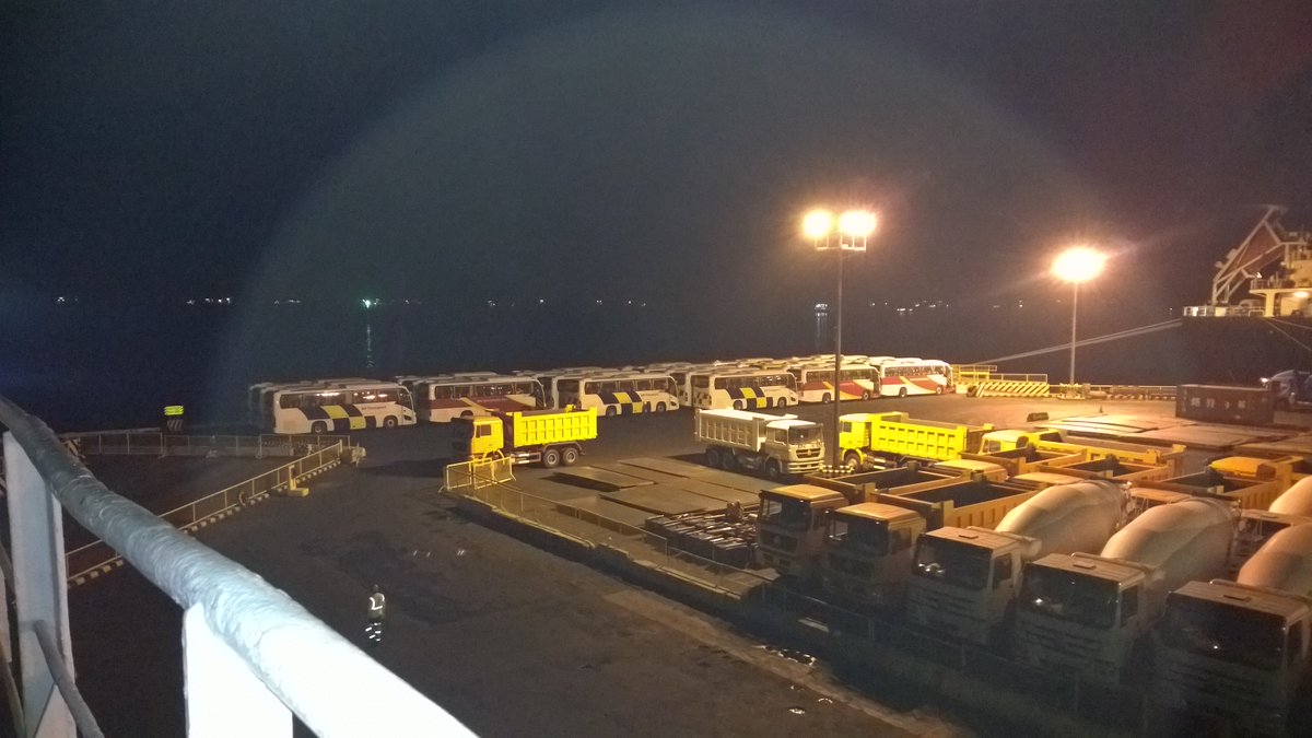 Seaprojectsvn's tweet image. #Transport #breakbulkcargo #projectcargo #Trucks from Manila to Kaohsiung