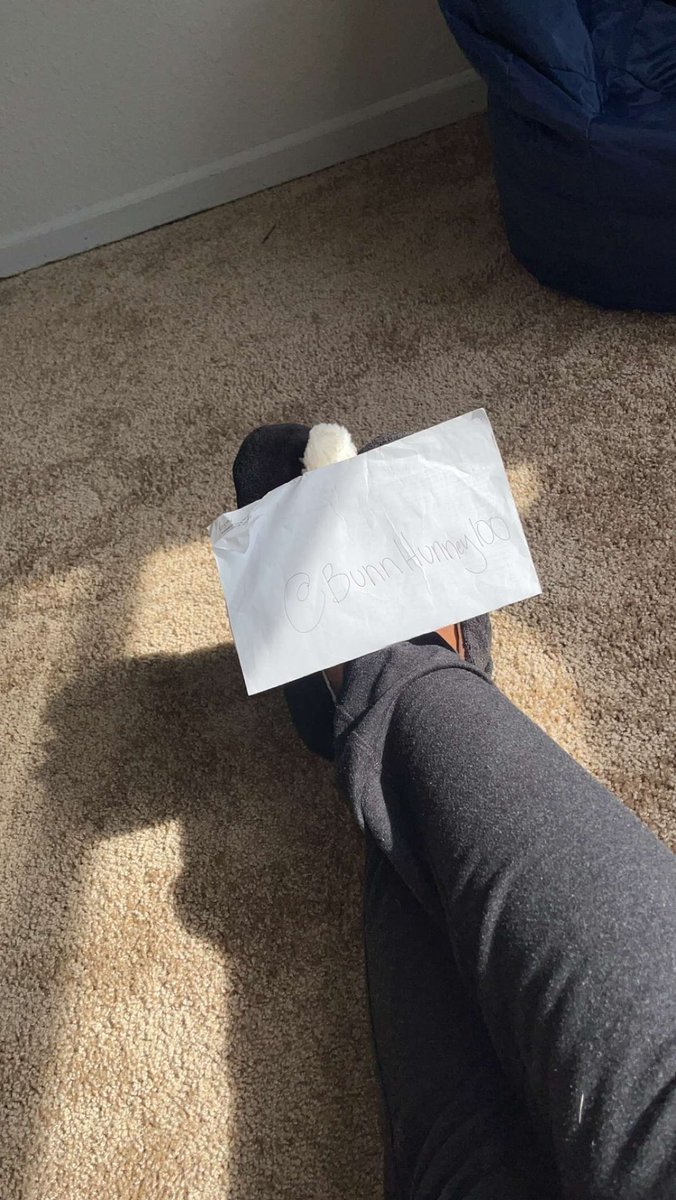 Selling feet pics!! I need someone to pay for my nails #Paypig #feetpicsforsales #feet_lover #feetfethish