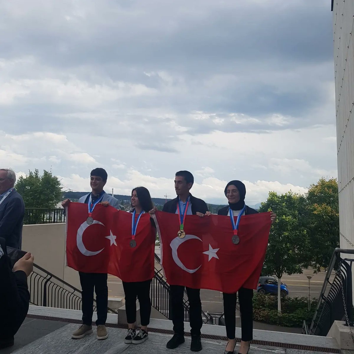 İsviçre'de 55. 'si düzenlenen Uluslararası Kimya Olimpiyatları'nda ülkemizi temsil eden gençlerimiz 1 altın ve 3 gümüş madalya alarak büyük bir başarı elde etmişlerdir. İAFL'nin gurur kaynağı öğrencimiz Mustafa Keskes gümüş madalya alarak bu başarıya katkıda bulunmuştur.