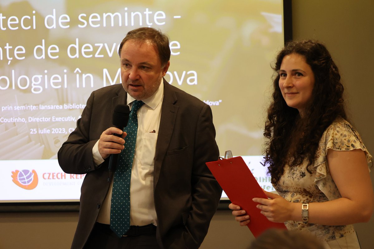 BiblioNationala's tweet image. Participanţii la evenimentul de încheiere a proiectului &quot;Uniți prin semințe: lansarea #biblioteci lor de semințe #seedlibraries cehe-moldovenești în #Moldova”.s-au familiarizat cu colecţiile #BNRM ... tinyurl.com/bkh2p62f
@CzechEmbassy  @s_kazecky  @UNDPMoldova @UNMoldova