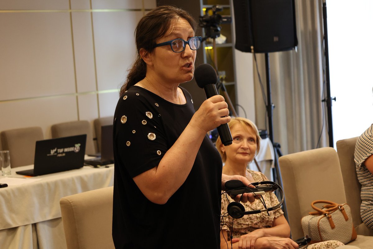 BiblioNationala's tweet image. Participanţii la evenimentul de încheiere a proiectului &quot;Uniți prin semințe: lansarea #biblioteci lor de semințe #seedlibraries cehe-moldovenești în #Moldova”.s-au familiarizat cu colecţiile #BNRM ... tinyurl.com/bkh2p62f
@CzechEmbassy  @s_kazecky  @UNDPMoldova @UNMoldova