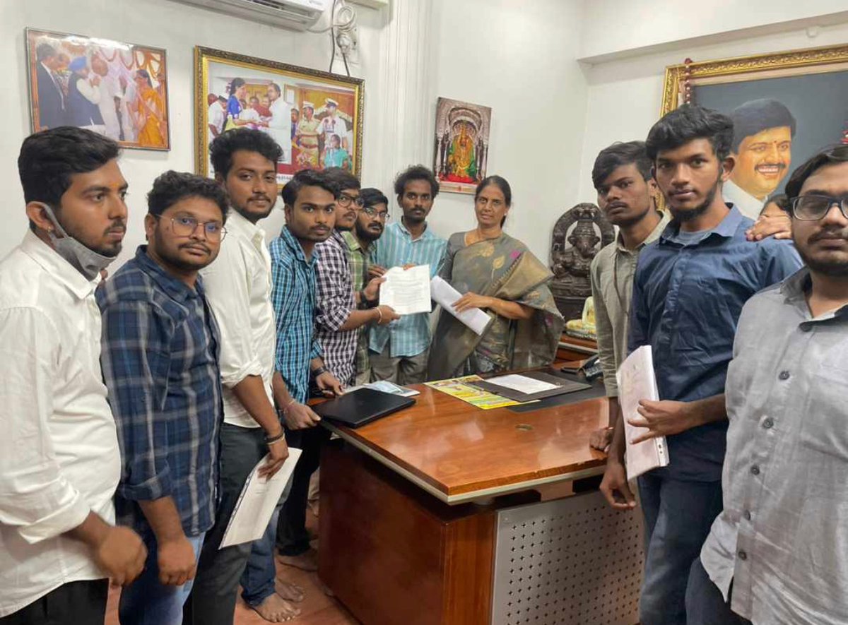 Hasnlkhan's tweet photo. We're having a hard time getting jobs or pursuing further studies it's a request to respected 
@KTRBRS sir
and 
@SabithaindraTRS Ma’am to please listen to us #JNTUH students for #jntuhsubjectexemption @Hasnlkhan https://t.co/7RdjX3tOQT