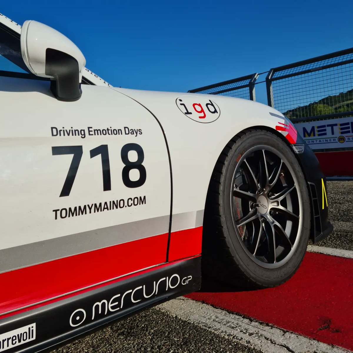 TommyMaino's tweet photo. ✖⚫ Driving Emotion Days 🔴❌
#DrivingEmotionDays
#Ebimotors
#TommyMaino
#Porsche
#PorscheCustomerRacing
#IlGiornaleDigitale
#ItalianGestureLab
#Sparco
#Fasac
#Varano https://t.co/gG4Han8BDh
