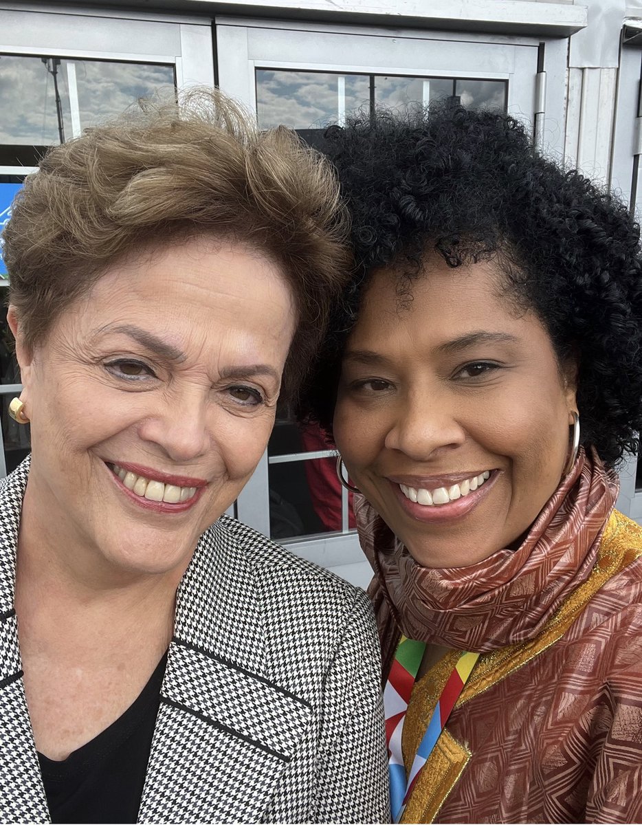 A St-Petersburg, les Africains qui ont résisté aux intimidations occidentales ont l’occasion d’être dans la salle et à la table de négociation du nouvel ordre mondial. Bonjou avec Dilma Roussef, présidente de la New Development Bank, l’institution financière des BRICS.