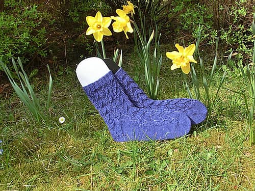 Many thanks FeoragRuadh for sharing the beautiful picture with us!
Welcome to participate in Peach Leaves Lace Socks (Cuff Down) – HiyaHiya Free &amp; Fun KAL_Jul/Aug 2023 at
ravelry.com/.../hiyahiya..…
Here is a picture of Peach Leaves Lace Socks (Cuff Down) knitted by FeoragRuadh!