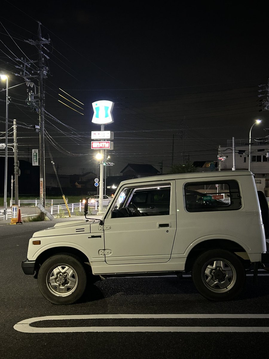 m_baja's tweet image. オートマで楽だし嘘みたいに調子良いから普通すぎてツマンナイ…って思いかけて「いやこれ28年前のジムニーやで？ヤバない！？」って我に帰る。
ずっとその繰り返し。
エエ買い物したわ🥰
#JA11V
#ジムニー