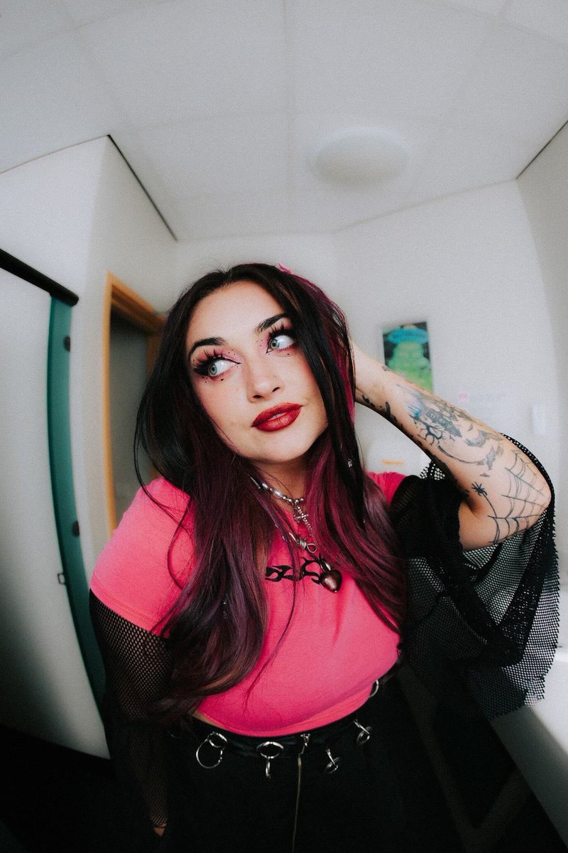 itz_loulou02's tweet image. HAPPY BIRTHDAY QUEEN! 💜 your such an amazing star 🥰💜 love you so much! 🥰💜! @BronnieMusic hope you have an amazing day/night 🥰💜 see you in 49 days at Manchester 🥹💜!!! 

#bronnie #bronniemusic