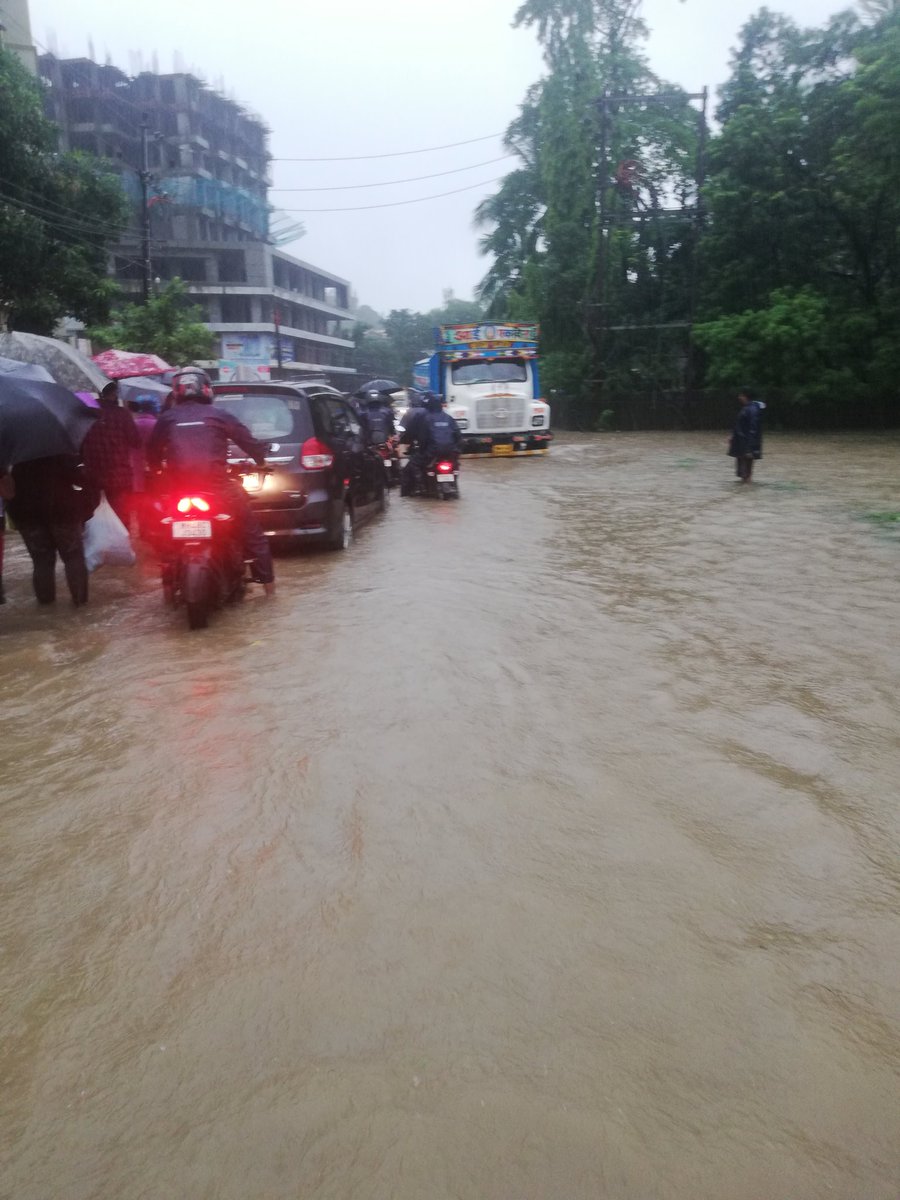 Vrajpandit79's tweet photo. Current situation at #Naigaon East; Road between NH &amp; Chandika devi temple. #vasai #palghar #mmr #mumbairains #Monsoon2023 @meet_abhijit @RoarWeather @IWBlog13 @IndiaWeatherMan @mayureshgp @satarkindia @KachwalaAbizer @Hosalikar_KS @VagariesWeather @shetty_athreya @kotian_viraj @ https://t.co/vkWlMoh0kd