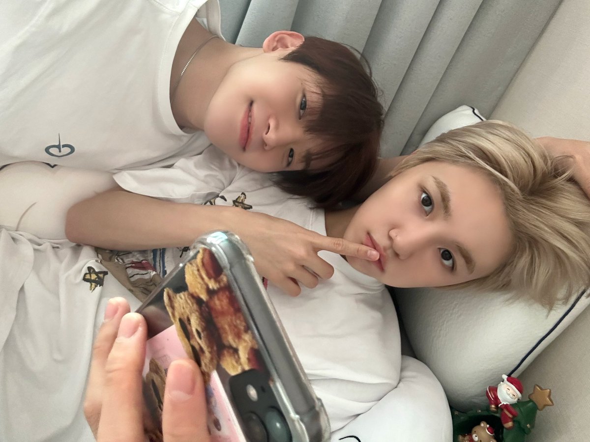 fl__03ak's tweet photo. 덩구즈ペンのみんな！！！！！一緒に墓に入ろう！！！！！！！！！！！！！！ https://t.co/iuAUhI1GXn