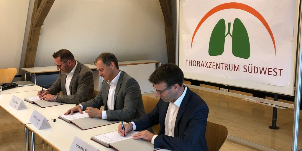 KlinikumES's tweet photo. Neues Thoraxzentrum für die Einwohner der Landkreise Esslingen und Göppingen gegründet 🫁🥳 Mehr erfahrt ihr bald in einem neuen Video mit ES-TV! 🎥 https://t.co/kiWm50iv97