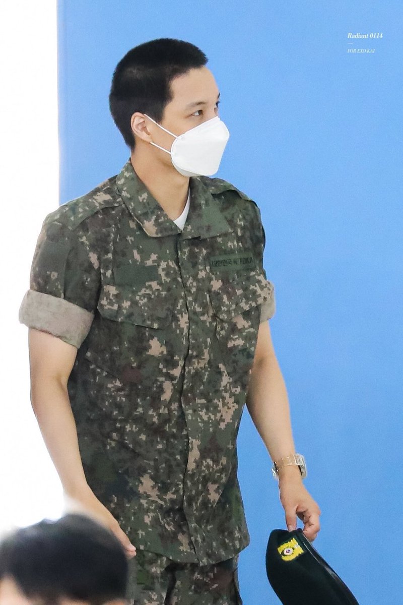 หล่อมาก แล้วตัวหนาขึ้นเยอะเลย ฮือ แสนคิดถึงมิสเตอร์โรเวอร์ของเรา😭