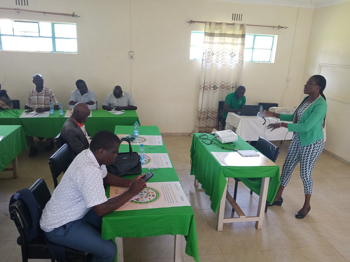 VioletOmbaka's tweet photo. Presenting on Climate smart technologies favouring agriculture production during food security and nutrition training. @wopaorg https://t.co/gek3dntI5a