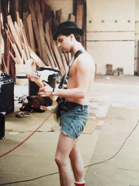 BillyBrownSongs's tweet photo. #ThrowbackThursday At a Band rehearsal #FriendsofGavin
Not all are black & white @sueores https://t.co/N2gYn0oMvg