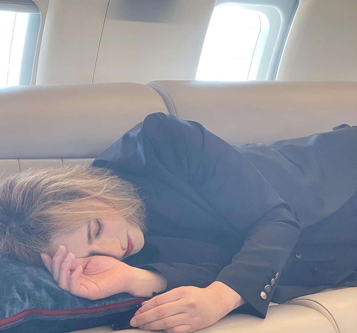 色々ありすぎ。。
とりあえず、空の上だから、ぶっちぎって寝る。

There are too many things. .
Since it's above the sky, I'm going to sleep again..

おやすみ😴

#YOSHIKI 

instagram.com/p/CvHom2Mrtcr/

#XJAPAN #X #THELASTROCKSTAR #TwitterX #Twitter 
#Angel #XjapanAngel #WeAreX