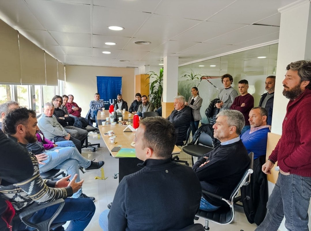 JuanZabaletaOK's tweet photo. Nos reunimos en TACSA con la comisión de la Unión Industrial de Hurlingham y empresarios pymes del distrito.

Valoramos el compromiso compartido con la ampliación del Parque Industrial Municipal, para fortalecer las industrias y generar oportunidades laborales.

#SiempreAcá ❤️ https://t.co/7IqacQ8KrD