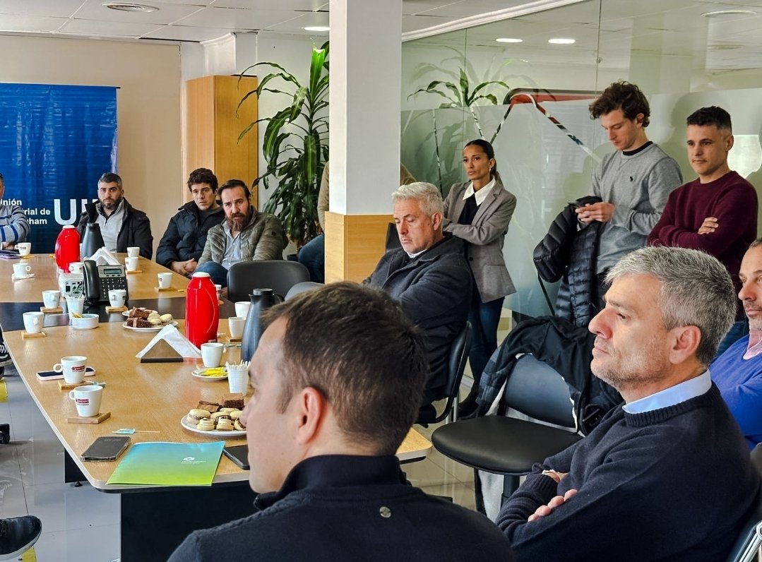 JuanZabaletaOK's tweet photo. Nos reunimos en TACSA con la comisión de la Unión Industrial de Hurlingham y empresarios pymes del distrito.

Valoramos el compromiso compartido con la ampliación del Parque Industrial Municipal, para fortalecer las industrias y generar oportunidades laborales.

#SiempreAcá ❤️ https://t.co/7IqacQ8KrD