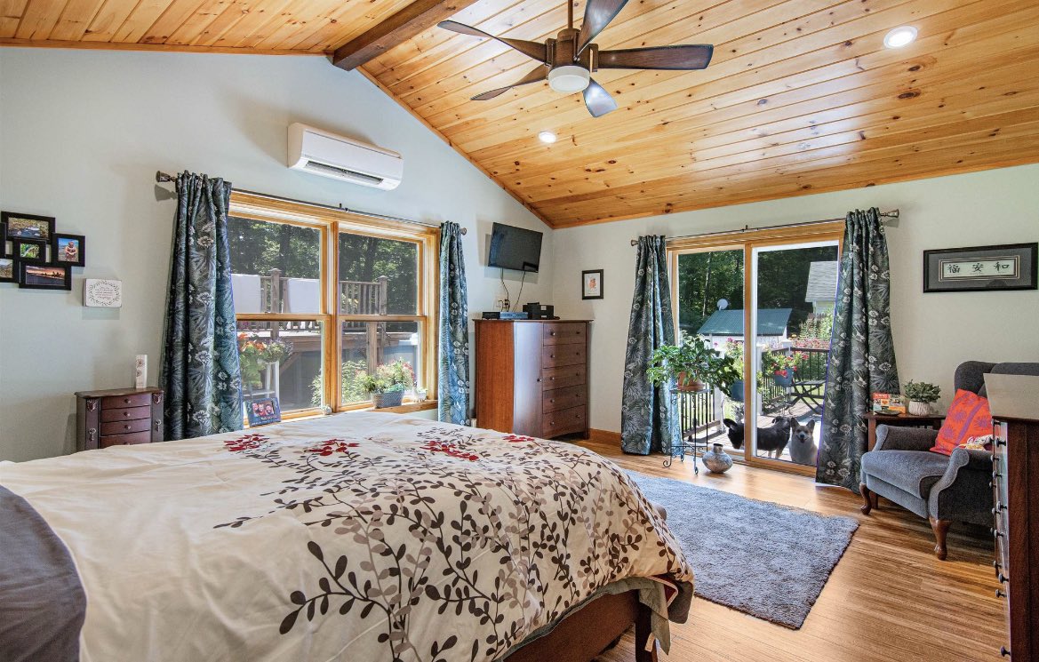 Fannis0n's tweet photo. Best Zillow listing to date! https://t.co/vOoBg6KdaO