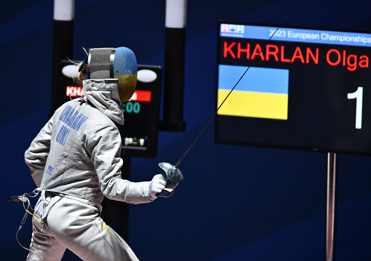 KyivIndependent's tweet photo. ⚡️Ukrainian fencer disqualified after refusing to shake hands with Russian opponent.
Ukrainian fencer Olga Kharlan has been disqualified from the World Fencing Championship after refusing to shake hands with her defeated Russian opponent on July 27. https://t.co/MKSBoN0jiG