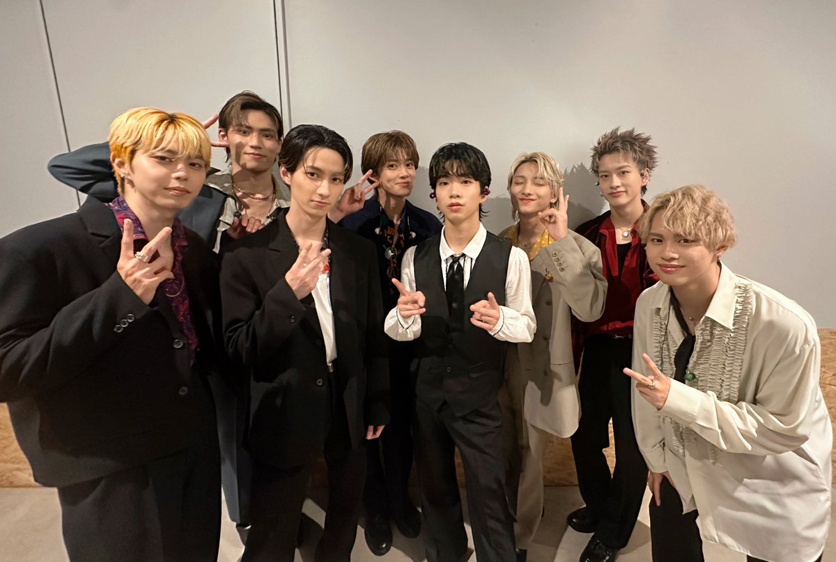 buddiis's tweet photo. SMASH BEAT 2 大阪公演へ
ご来場いただきました皆さま
ありがとうございました🤲

#SWAG #Windy #バディ の皆さまと
最高にアツい時間を
過ごすことができました🔥🔥

本日のラストにパフォーマンスをした
「Glow Gold」は
明日、7/28(金)0:00～配信スタートです🏖☀️
是非たくさん聴いてください！

また皆さまとお会いできるのを
楽しみにしています🌈

#SMASHBEAT
#BUDDiiS #バディ