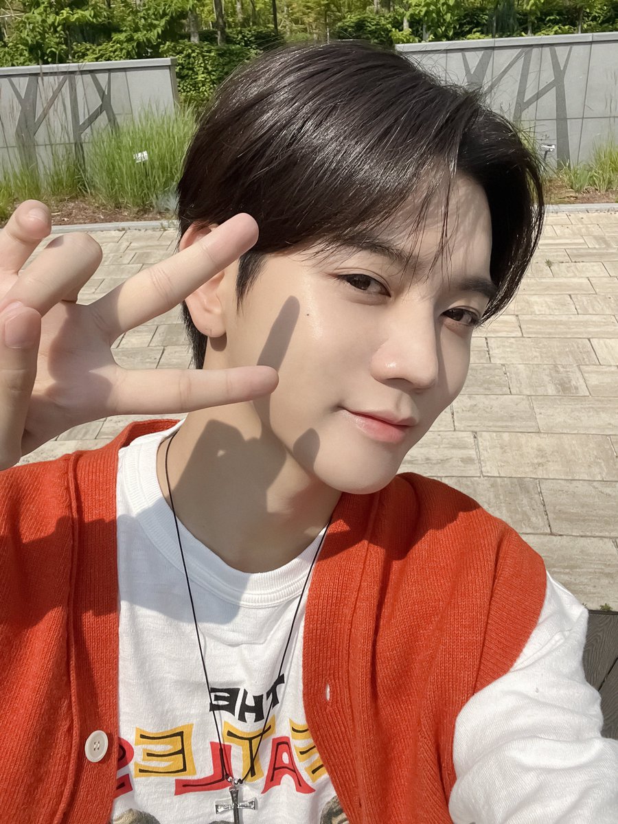 REN_BPM's tweet photo. [#렌] ⏰

잠시 후 10시! SBS FiL <스타맛세권 먹어보쇼>에 렌이 출연합니다📺
음식 맛집 간 렌👨🏻🍳 기적들은 얼굴 맛집 렌 보러 갈까요?

#REN #최민기 #CHOIMINGI #스타맛세권 #먹어보쇼 https://t.co/bPdU1sfieU