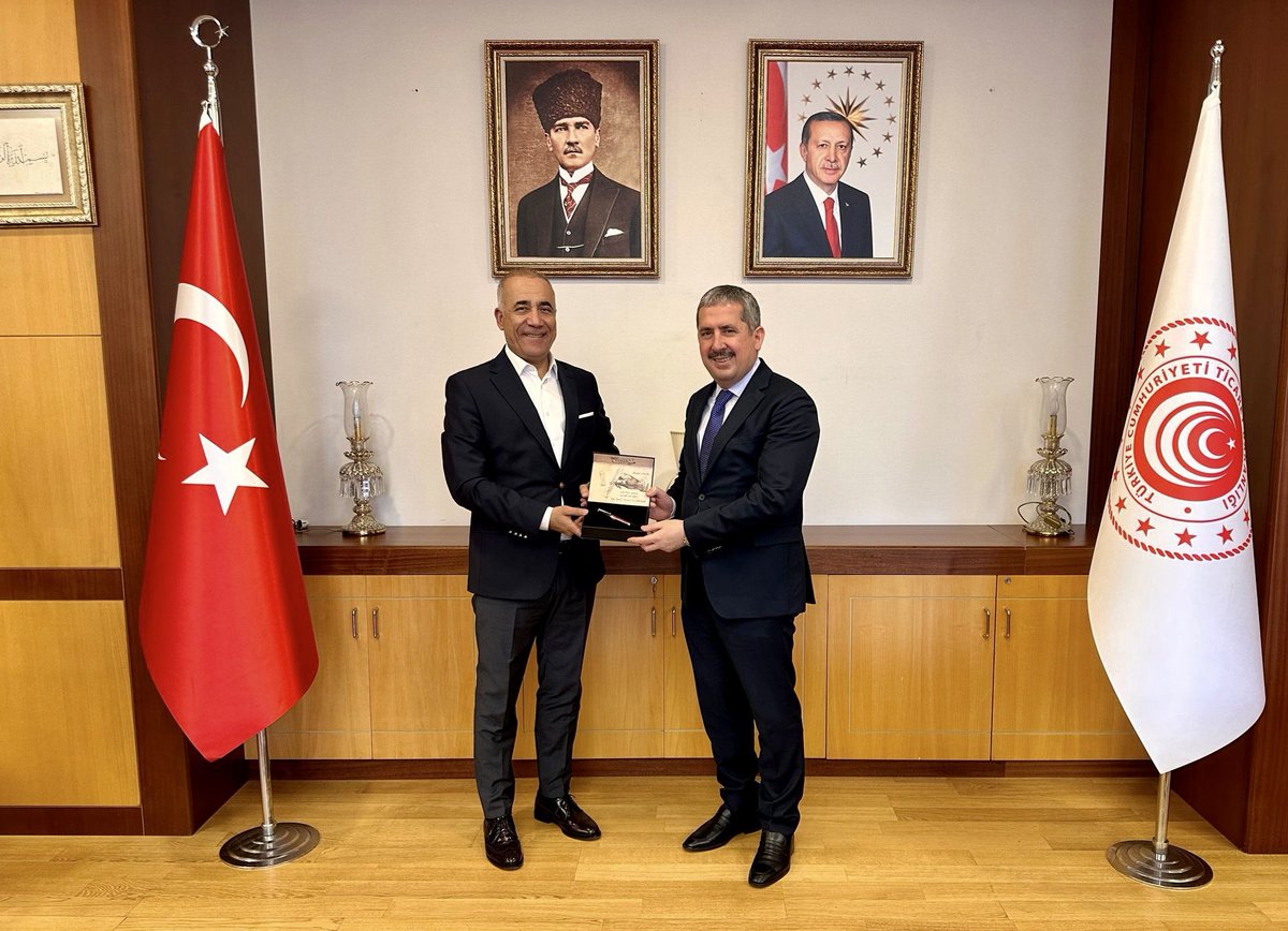 avadursun's tweet photo. Ticaret Bakan Yardımcımız Sn. @mahmutgurcan’a yeni görevi vesilesiyle hayırlı olsun ziyaretinde bulunduk.

Misafirperverliğinden dolayı teşekkür ediyor, yeni görevinde muvaffakiyetler diliyorum. https://t.co/ecncXFE39l