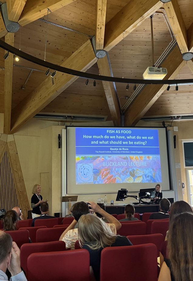 Baukje kicking off the “One Health” session discussing UK fish supplies and consumption <a href="/TheFSBI/">fsbi</a> <a href="/CefasGovUK/">Cefas</a>