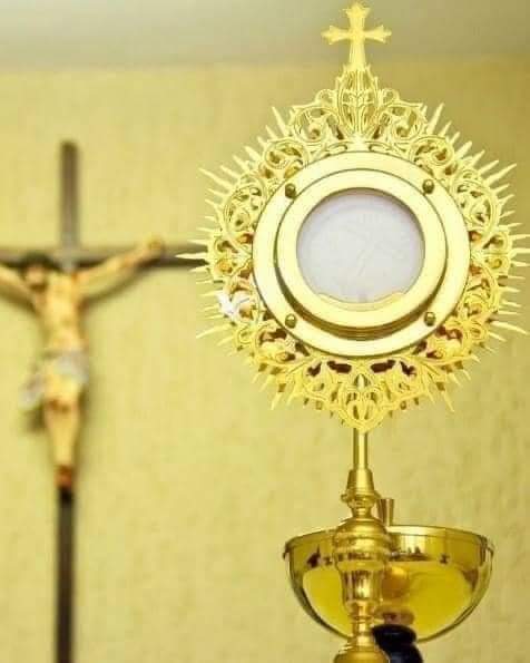fe_digital1973's tweet photo. Jueves Eucarístico y sacerdotal.  El Señor te espera en el Sagrario más cercano.  Visitalo https://t.co/55wvPBcb1b